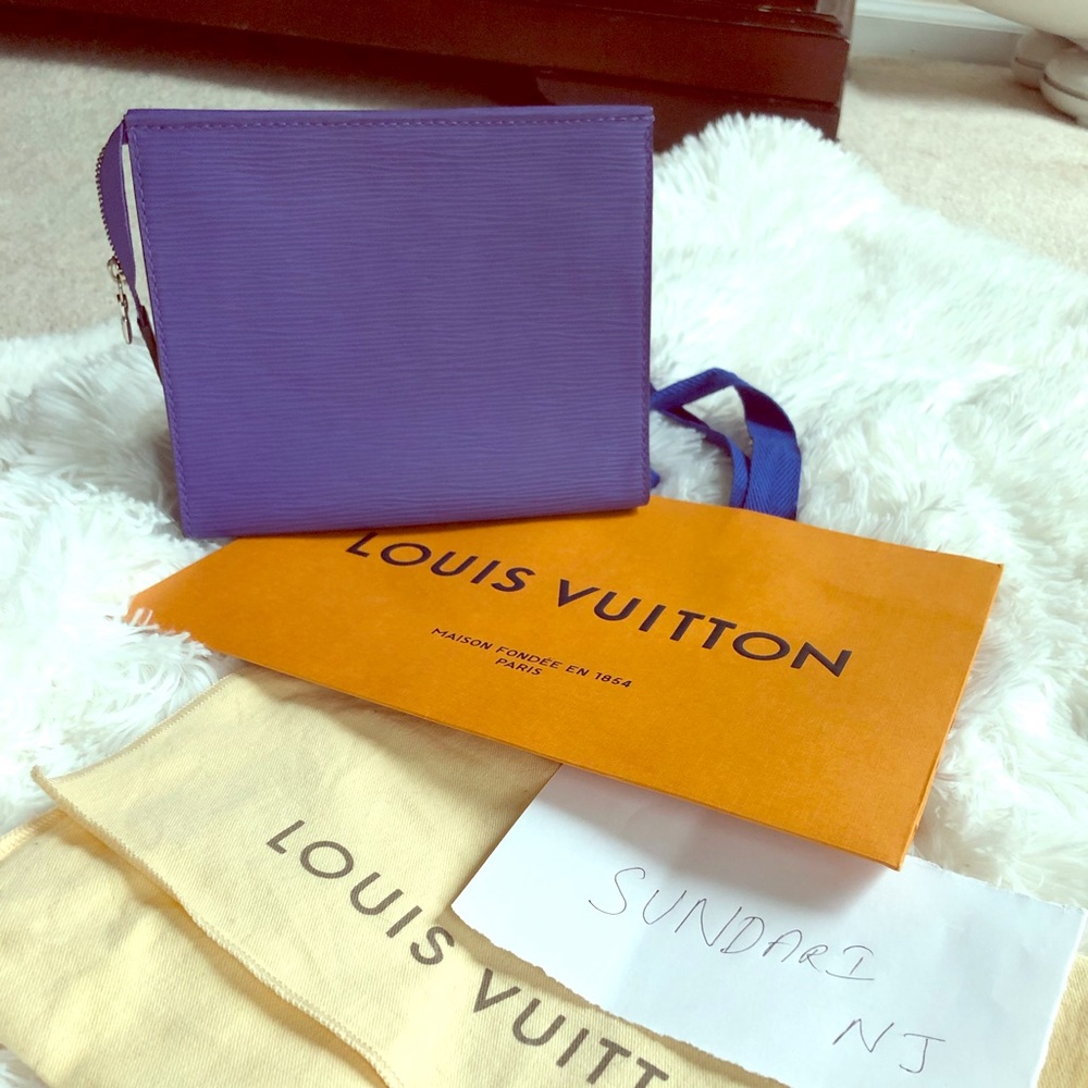 Louis Vuitton toiletry pouch 19.
